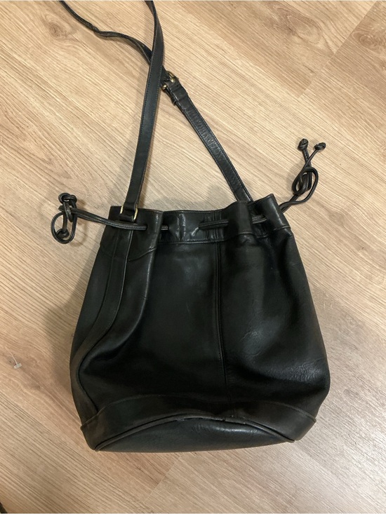 Coach Handbags - Vintage coach bucket bag in black
